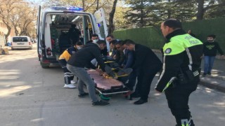 Motosiklet ile minibüs çarpıştı: 1 yaralı