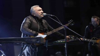 Muazzez Ersoy ve Ümit Besen Sincanda konser verdi