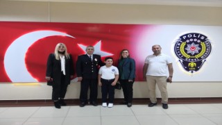 Müdür Berksoy koltuğunu çocuklara devretti