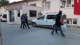 Muğlada göçmen kaçakçısı 2 kişi tutuklandı