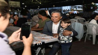 Muratpaşa Belediyesi Güzeloba Mahallesinde iftar verdi