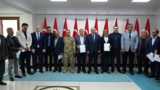 Muşta kadastro sorunu çözülen Kayalısu köyü sakinleri tapularına kavuştu