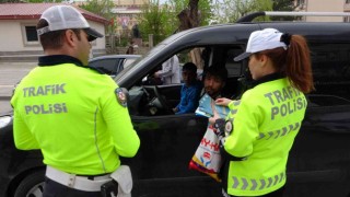 Muşta polis ve jandarmadan ‘Bayramınız Kemerli Olsun uygulaması