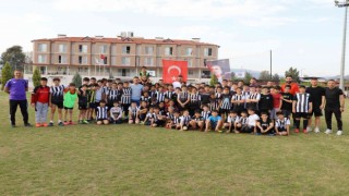 Nazilli Belediyesporlu futbolcular genç sporcular ile buluştu