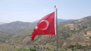 Nazillinin dört bir yanı dev Türk bayrakları ile donatılıyor