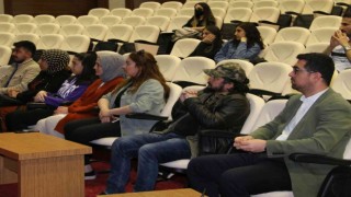 NEVÜde ‘NİÇİN konulu konferans düzenlendi