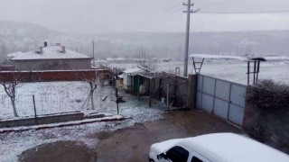 Nisan ayında karlı bir sabaha uyandılar