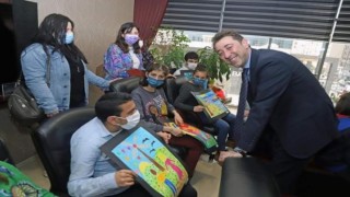 Öğrenciler Başkan Tosunu sergilerine davet ettiler