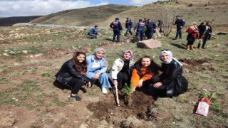 Öğrenciler doğaya iz bıraktı