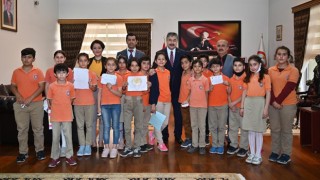 Öğrenciler Osmaniye Valisi Yılmaz’a projelerini tanıttı