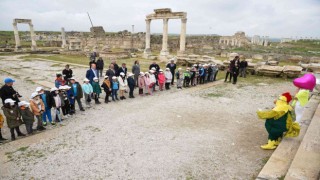 Öğrenciler, Turizm Haftasında tarihi yerleri gezdi