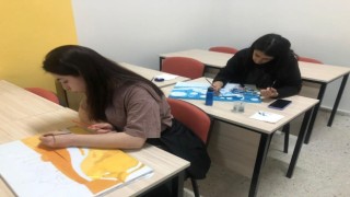 Öğrencilerin resim sergisi beğeni topladı