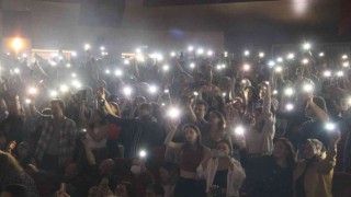 Öğrencisi olduğu üniversitede konser verdi