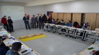 Öğretmenler ilk yardım eğitimi alıyor
