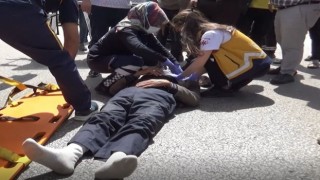 Önce kamyonet sonra da otomobil çarptı