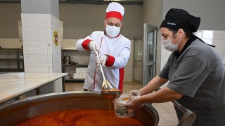 Osmaniye Belediyesi Sıcak Yemek Dağıtımına Başladı