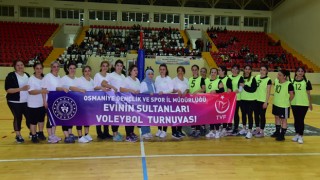 Osmaniye’de, “Evinin Sultanları” Voleybol Turnuvası başladı