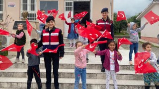 Osmaniye'de Jandarma ekibi, Köy okulunda çocuklarla buluştu