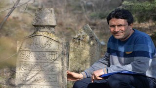 Osmanlı dönemine ait mezar taşlarındaki yazıtlar gün yüzüne çıkarılıyor