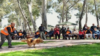 Otizmli bireylere köpekli terapi