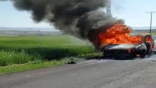 Otomobil alev topuna döndü