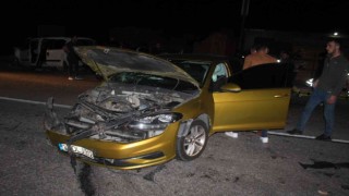 Otomobil ile hafif ticari araç çarpıştı: 8 yaralı