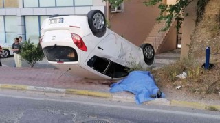 Otomobilin çarptığı kadın hayatını kaybetti, eşi torununa sarılarak ağladı