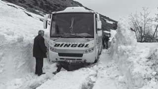 Ovacıkta nisan ayında kar çilesi devam ediyor