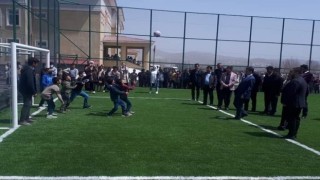 Özalpte 3 sentetik çim saha açıldı