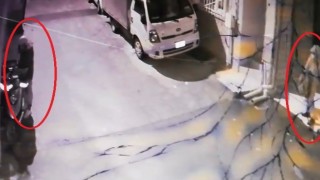 (Özel) Balkondan hırsızın kafasına tabak yağdırdı, hırsız böyle kaçtı