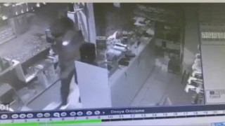 (Özel) Telefoncuya giren hırsızlar 100 bin liralık telefon ve aksesuar çaldı