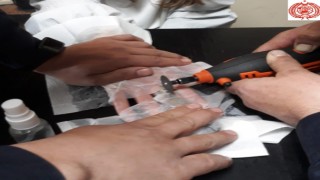 Parmağına sıkışan yüzüğü itfaiye çıkardı.