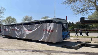 Patlamanın yaşandığı otobüs olay yerinden kaldırıldı...