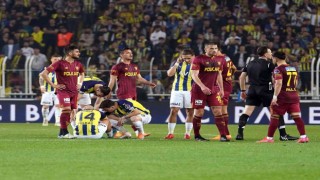 Pelkas sakatlandı, oyundan çıktı