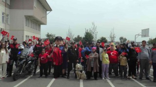Pendikte özel öğrenim gören çocukların 23 Nisan coşkusuna polisler ortak oldu