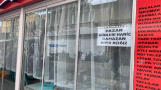 Perdeyle lokantanın camlarını kapatarak Ramazan önlemi aldılar