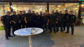 Polis devriye ekipleri iftarda iş adamının misafiri oldu