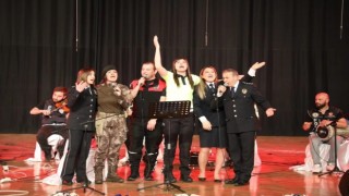 Polis Gecesi renkli görüntülere sahne oldu