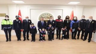 Polislerden Vali Ataya özel öğrencilerle ziyaret