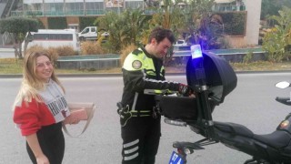 Polislere kasksız yakalanan kadından ilginç savunma: “Motosikleti yeni aldım, kask almaya param yetmedi”
