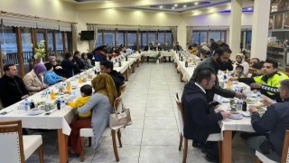 Polislerle iftarda buluştu