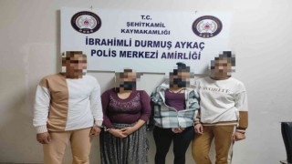 Polisten kaçarken çaldıkları parayı etrafa saçan 4 şüpheli yakalandı