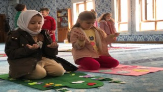 Pursaklarda çocuklar teravih namazı kıldı