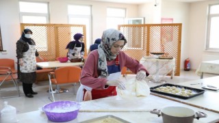 Pursaklarda hanımlar Ramazan Bayramına hazırlanıyor