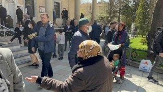 Ramazan ayında cami çıkışlarında dilenciler arttı