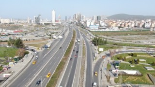 Ramazan ayının ilk gününde İstanbulda trafik yollar boş kaldı