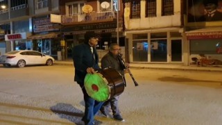 Ramazan davulcuları halkı hırsız ve dolandırıcılara karşı manilerle uyardı
