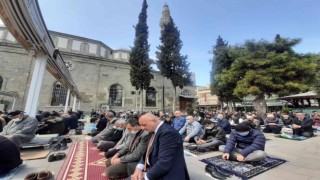 Ramazanın ilk cuması saflar dışarı taştı