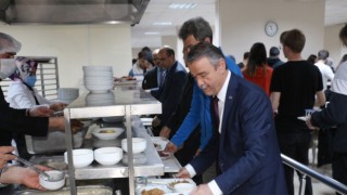 Rektör Elmacı öğrencilerle iftar yaptı