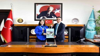 Rektör İlter Kuş Şampiyon sporcuları tebrik etti